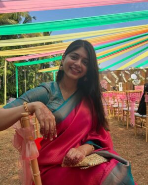 yashashree rao Instagram - When you’re half South Indian and half Marathi, so you wear a saree from Mangalore and a भिकबाळी. 💗😛

#instagram #instadaily #explore #fyp #foryou #explorepage #traditional #saree