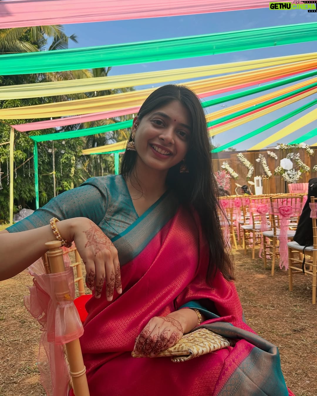 yashashree rao - 125.1K Likes - When you’re half South Indian and half Marathi, so you wear a saree from Mangalore and a भिकबाळी. 💗😛
#instagram #instadaily #explore #fyp #foryou #explorepage #traditional #saree