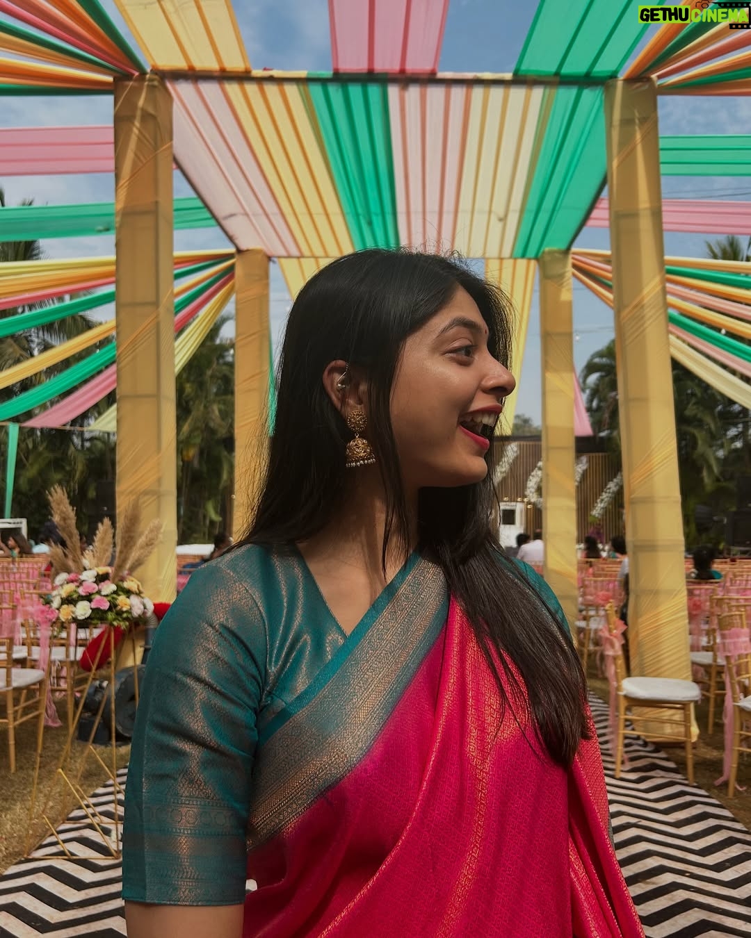 yashashree rao - 125.1K Likes - When you’re half South Indian and half Marathi, so you wear a saree from Mangalore and a भिकबाळी. 💗😛
#instagram #instadaily #explore #fyp #foryou #explorepage #traditional #saree