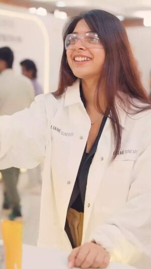 yashashree rao Instagram - #Ad | 🕵️‍♀️ Detective on duty! I marched into the lab determined to uncover the truth — and guess what? UV rays, you’re officially under arrest!

I needed proof, so I went straight to the source. Lakmé has been conducting in-vivo tests on all its sunscreens since 2015, and their new Sun Expert Dry Matte Fluid passes with flying colors:
✅ SPF 50 PA    
✅ ISO certified
✅ Photostable
✅ Water-resistant
✅ Zero white cast

Case closed — I’ve found my prime suspect for protection, and @lakmeindia is guilty... of being amazing. 🕶️🔍✨

#LakmēSPF50Truth100 #LakmēSunExpert #InVivoTested #SPFThatDelivers #TrustTheScience