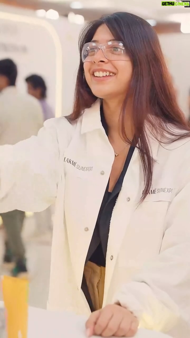 yashashree rao - 13.1K Likes - #Ad | 🕵️♀️ Detective on duty! I marched into the lab determined to uncover the truth — and guess what? UV rays, you’re officially under arrest!
I needed proof, so I went straight to the source. Lakmé has been conducting in-vivo tests on all its sunscreens since 2015, and their new Sun Expert Dry Matte Fluid passes with flying colors:
✅ SPF 50 PA
✅ ISO certified
✅ Photostable
✅ Water-resistant
✅ Zero white cast
Case closed — I’ve found my prime suspect for protection, and @lakmeindia is guilty... of being amazing. 🕶️🔍✨
#LakmēSPF50Truth100 #LakmēSunExpert #InVivoTested #SPFThatDelivers #TrustTheScience
