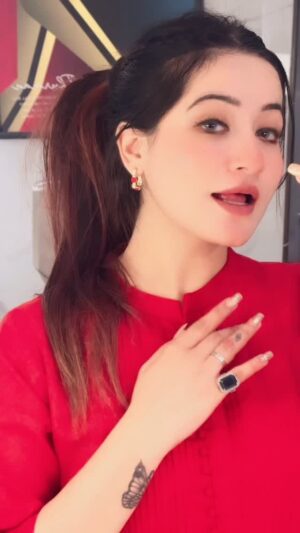 Aanchal Dhiman Instagram - 🫀Dil dekh le 

#foryou #foryoupage #like #like4like #support #queen #viral #viralvideos #video #heart #sad #sadness #ness #followforfollow #followers #followforfollowback #back