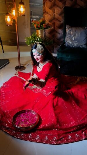 Aanchal Dhiman Instagram - सादगी तो हमारी ज़रा देखिए 🥺

#makeup #makeuptutorial #makeover #make #shoot #shooting #queen #trend #trendy #treandingreels #trendingsongs #songs #song #like #like4like #likes #viral #viralvideo #video #reel #video #red #dress #dresses #foryou #foryoupage