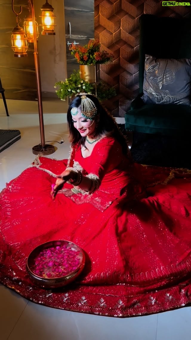 Aanchal Dhiman - 3 Likes - सादगी तो हमारी ज़रा देखिए 🥺

#makeup #makeuptutorial #makeover #make #shoot #shooting #queen #trend #trendy #treandingreels #trendingsongs #songs #song #like #like4like #likes #viral #viralvideo #video #reel #video #red #dress #dresses #foryou #foryoupage
