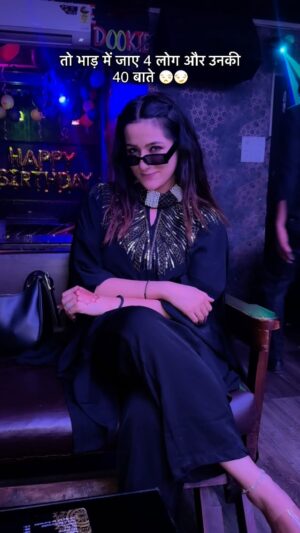 Aanchal Dhiman Instagram - 🐍✌🏻

#foryou #foryoupage #attitude #girl #girlstrip #like #like4like #support #queen #trending #reel #froud #public #relatable #relationships #boys