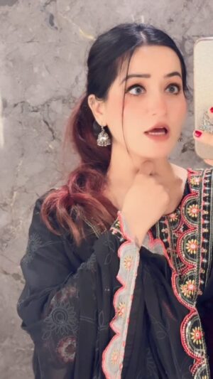 Aanchal Dhiman Instagram - Han sachi 🫠

#foryou #foryoupage #foryourpage #like #like4like #liker #viral #viralvideo #video #videos #punjabi #song #songs