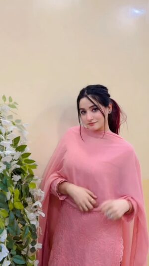 Aanchal Dhiman Instagram - Kya baat hai👌🏻

#foryou #foryoupage #queen #viral #trend #tredingreels #reel #instamood #instagram #instafit #instamusic #music #song #songs #sad #sadness #status