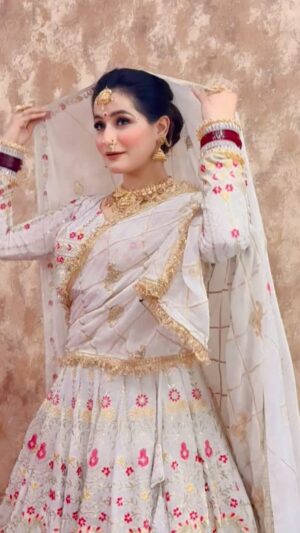 Aanchal Dhiman Instagram - Radhe Radhe 🙏🏻

#foryou #foryoupage #foryou #like #like4like #liketime #insta #instamood #instafit #instafood #instagram #instagood #radhe #viral