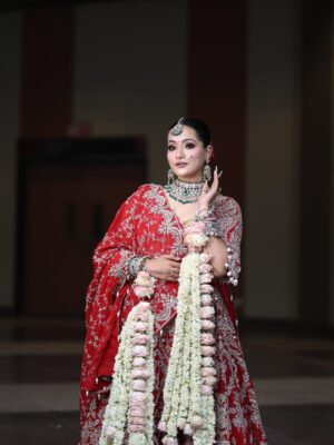 Aanchal Dhiman Instagram - Khoobasoorat 🌸♥️

MUA: @preetikhatana_07 
Outfit: @muanitacouture 
Jewellery: @aadamyastore 
In frame : @dream.girl.aanchal 
Hair by: @soniya_hairstylist
