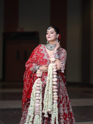 Aanchal Dhiman Instagram - Khoobasoorat 🌸♥️

MUA: @preetikhatana_07 
Outfit: @muanitacouture 
Jewellery: @aadamyastore 
In frame : @dream.girl.aanchal 
Hair by: @soniya_hairstylist