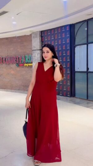 Aanchal Dhiman Instagram - ❤️

#foryou #foryoupage #viral #viralvideos #video #village #insta #instamood #instagram #viralreels #red #reddresses #dress #girl  #club #night #nightlife