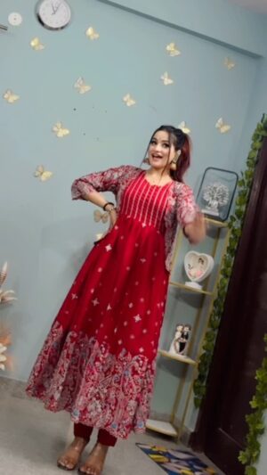 Aanchal Dhiman Instagram - Jamidar 🤔

#foryou #foryoupage #like #like4like #liketime #support #queen #viral #viralvideos #video #videos #queen #haryanvi #réel #reel #instamood #instagram