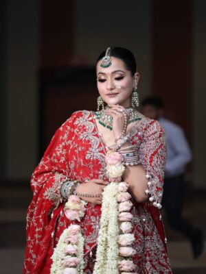 Aanchal Dhiman Instagram - Khoobasoorat 🌸♥️

MUA: @preetikhatana_07 
Outfit: @muanitacouture 
Jewellery: @aadamyastore 
In frame : @dream.girl.aanchal 
Hair by: @soniya_hairstylist