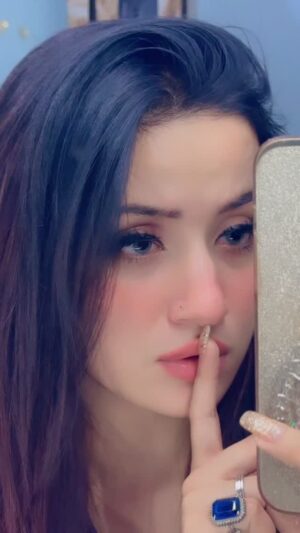 Aanchal Dhiman Instagram - Le Teri hogyi yarrr🙈

#foryou #foryoupage #viral #viraldance #expression #queen #trend #treandingreels #trendingsongs #song #songs #instamood #instagram #instamusic #music