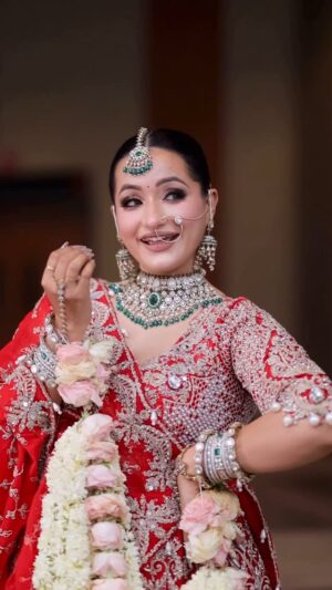 Aanchal Dhiman Instagram - ♥️♥️

MUA: @preetikhatana_07 
In frame : @dream.girl.aanchal 
Jewellery: @aadamyastore 
Outfit: @muanitacouture 
Hair accessories: @flowers_and_showwers_by_neha 
Flower kalire: @customisedhubbysonam 
Hair by: @soniya_hairstylist
📸: @weddingsbysunshine