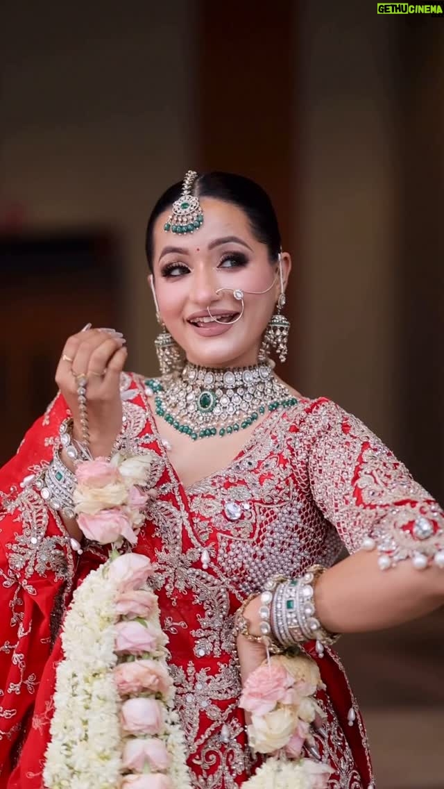 Aanchal Dhiman - 1.7K Likes - ♥️♥️

MUA: @preetikhatana_07 
In frame : @dream.girl.aanchal 
Jewellery: @aadamyastore 
Outfit: @muanitacouture 
Hair accessories: @flowers_and_showwers_by_neha 
Flower kalire: @customisedhubbysonam 
Hair by: @soniya_hairstylist
📸: @weddingsbysunshine
