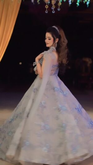 Aanchal Dhiman Instagram - 🧿🔥
#foryou #look #makeuptutorial #makeup #dress #dresses #clothes #instafood #instagram #instamood #mood #fire #reel