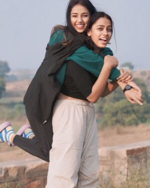 Aarohi Rawat Instagram - Wish you a very very happy birthday 🎂 🥳 kallu sach I’m so lucky because I have you 🫶🏻🥀#sisters #sister #sisterlove❤️ #photo #photography #photoshoot #photogram #photographers