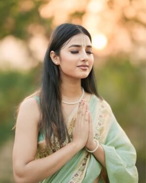Aarohi Rawat Instagram - Radhe Radhe 🦚🙏🏻