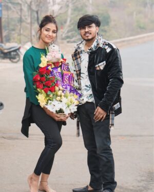 Aarohi Rawat Instagram - Thank you so much for this lovely 🥰 bouquet 💐🥰♥️