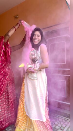 Aarti Sahu Instagram - होली with my world 🥹🎨🦚🌍 @itsaartisahu