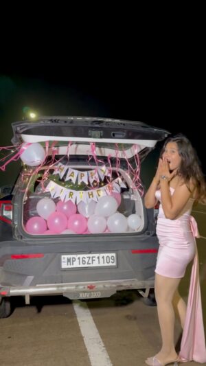 Aarti Sahu Instagram - Revealing who gave me Birthday Surprise 😲🎊 🎂 @itsaartisahu #reels #trending #instagram #birthday #surprise