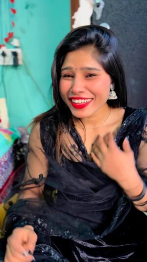 Aarti Sahu Instagram - Trend With My Special One 😘🌍 @itsaartisahu
#trending #reels #smile #trend #foryou #instagram #krishna #love