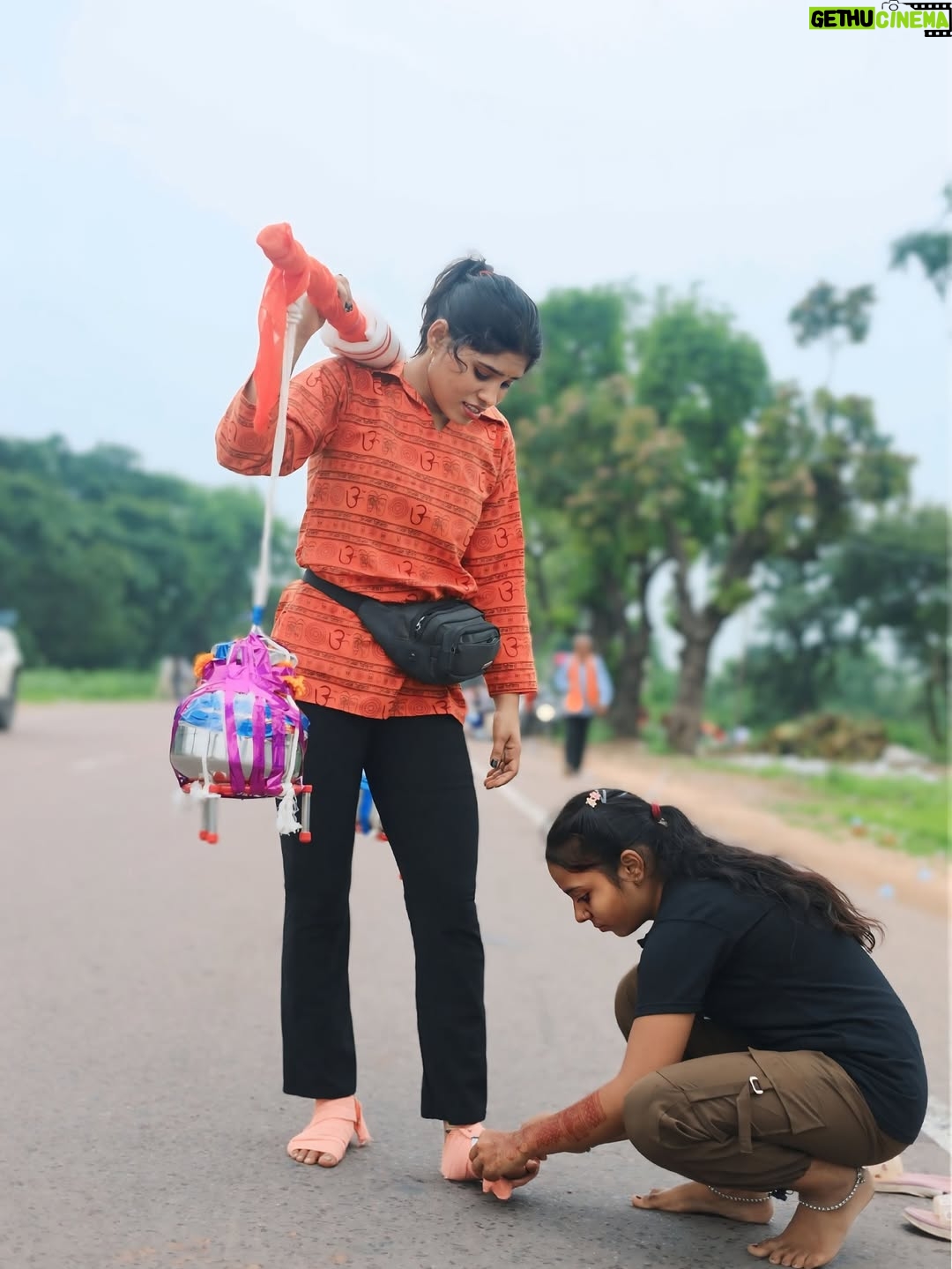 Aarti Sahu - 74.8K Likes - 80km छतरपुर से जटाशंकरधाम 🙏जीवन की पहली कावड़ यात्रा 🚩🔱 @itsaartisahu #itsaartisahu