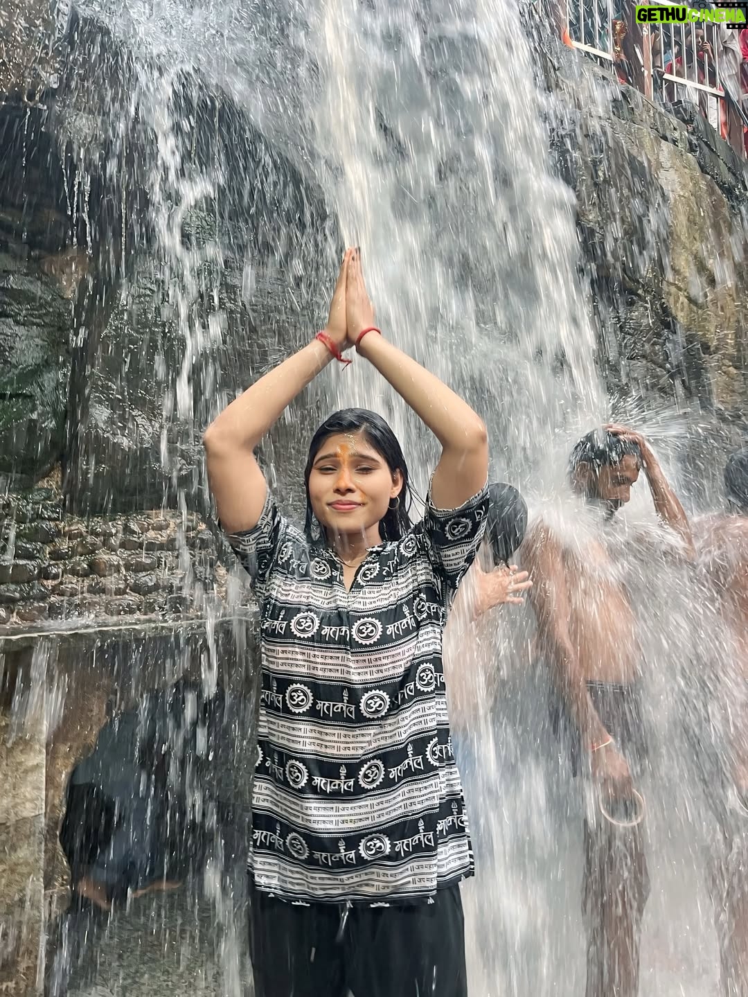 Aarti Sahu - 74.8K Likes - 80km छतरपुर से जटाशंकरधाम 🙏जीवन की पहली कावड़ यात्रा 🚩🔱 @itsaartisahu #itsaartisahu
