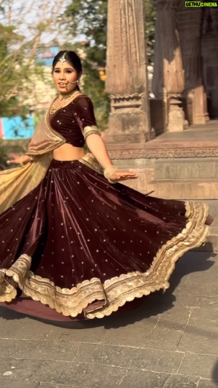 Aarti Sahu - 256.1K Likes - This remix>>> heart🤍
.
MUA @garimamundra_makeup_studio 
Hair @makeup.hairs_bychhavi 

#explore #explorepage #fyp #foryoupage #foryou