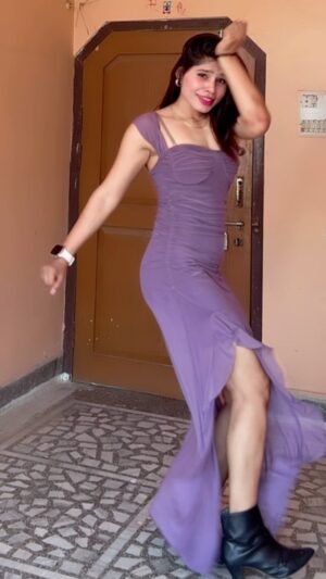 Aarti Sahu Instagram - कहाँ हो मेरे राजा ? 👑😉