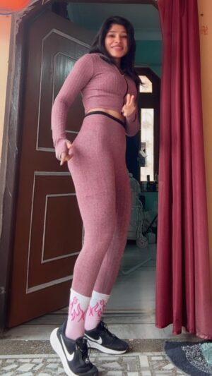 Aarti Sahu Instagram - अपने बुंदेलखंड की बात ही अलग हैं😂🔥 @itsaartisahu
#reels #trending #bundelkhand #foryou #dance #viral