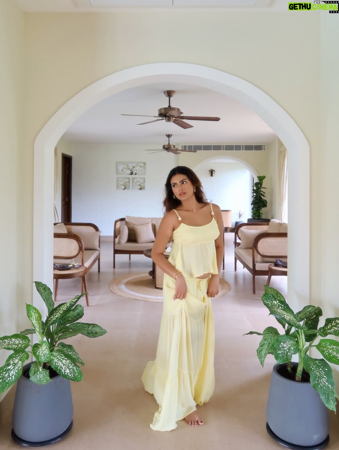 Aashna Hegde - 87.3K Likes - 48hrs of THIS 🤌🏻 

taking time off from everything that’s going on - work, shoots, wedding planning & it honestly was so worth it!!! I couldn’t remember the last time we had a staycation like this 💓 

📍Frangipani, Alibaug
@saffronstays @saffronstayswithyou