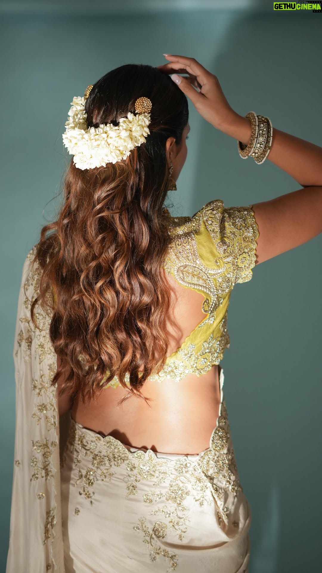 Aashna Hegde - 91K Likes - so much love and thought went into every detail 🤍
loved the soft makeup so that it didn’t take away attention from the hair, outfit & jewellery! 

For hair @dollaypop and her team had the brilliant idea to have the mogra in the shape of a crescent moon - to mimic the moon from the night of the Roka ✨ 

And the earrings, which I in particular was confused about to begin with. We decided to take a call after seeing pictures of both earrings - AND once I saw the long earrings in pictures, I couldn’t change my mind!! 

this look is extra special, it turned out better than I imagined. 

styled by @dollaypop 
asst: @parisajnani @maanyasaigal 
shot by @shooby.mp4 

Outfit: @mrunalinirao @amigos.rizwan 
Jewellery: @tribebyamrapali @elsolstrategicconsultants
Footwear: @aprajitatoorofficial @elevate_promotions