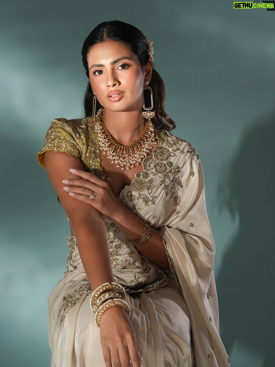 Aashna Hegde - 204.5K Likes - nothing I would ever change about this look!!! 
from this being the first saree we saw, to the jewels & mogra in the hair @dollaypop brought all our ideas together so beautifully!!! I FELT SO BEAUTIFUL 🤍

Outfit: @mrunalinirao @amigos.rizwan 
Jewellery: @tribebyamrapali @elsolstrategicconsultants

Shot by: @shooby.mp4
Styled by: @dollaypop
Asst: @parisajnani @maanyasaigal 
Hair: @bridesbysampada 
Draped by: @drape_neha