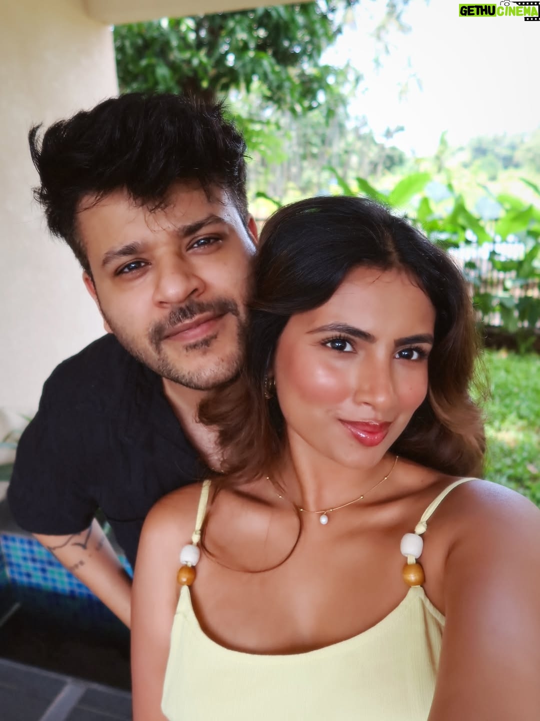 Aashna Hegde - 87.3K Likes - 48hrs of THIS 🤌🏻 

taking time off from everything that’s going on - work, shoots, wedding planning & it honestly was so worth it!!! I couldn’t remember the last time we had a staycation like this 💓 

📍Frangipani, Alibaug
@saffronstays @saffronstayswithyou