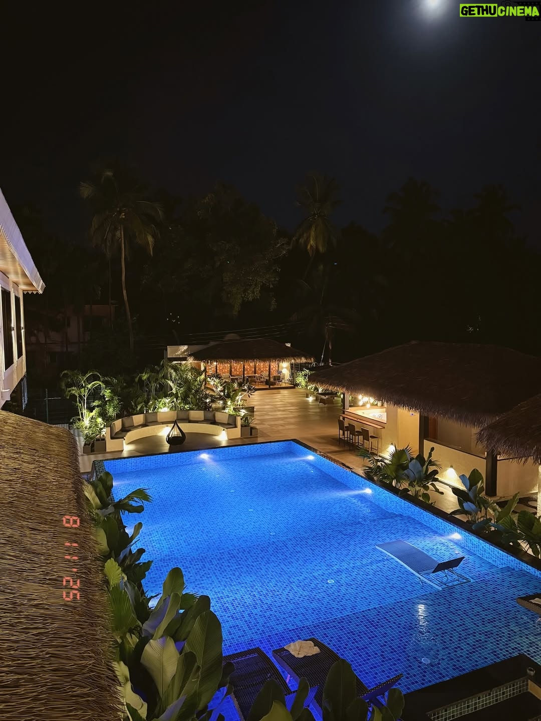 Aashna Hegde - 87.3K Likes - 48hrs of THIS 🤌🏻 

taking time off from everything that’s going on - work, shoots, wedding planning & it honestly was so worth it!!! I couldn’t remember the last time we had a staycation like this 💓 

📍Frangipani, Alibaug
@saffronstays @saffronstayswithyou
