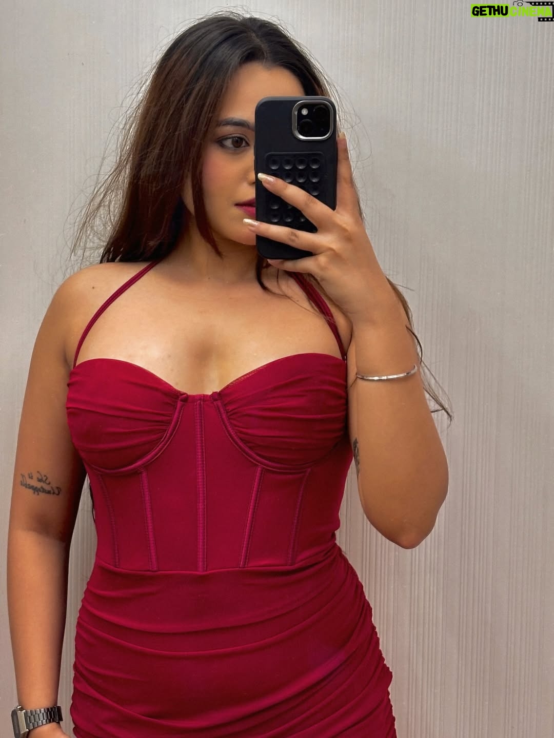 Aastha Sarkar - 3 Likes - Curves, confidence and a little chaos❤️‍🔥
Outfit- @drip_theory.co