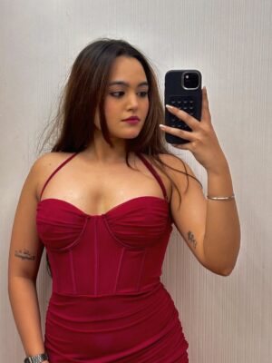 Aastha Sarkar Instagram - Curves, confidence and a little chaos❤️🔥
Outfit- @drip_theory.co