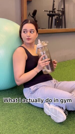 Aastha Sarkar Instagram - What kind of person you are comment below 🤣🤣#90degreefitnes #bilaspur #chhattisgarh #gymmotivation #fitnessmotivation #fitnessmodel