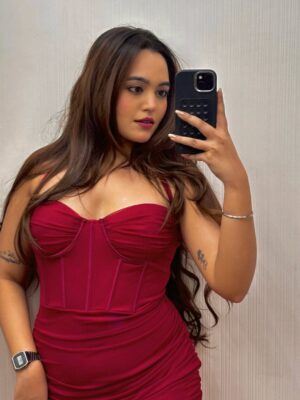Aastha Sarkar Instagram - Curves, confidence and a little chaos❤️🔥
Outfit- @drip_theory.co