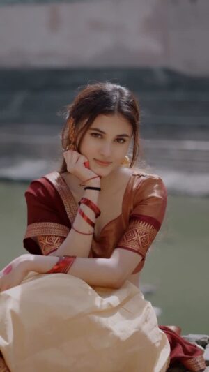 Aayushi Verma Instagram - 🪷🦢✨ 

 🎥: @xapertures77 
Outfit: @tanhai.in