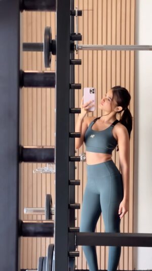 Aayushi Verma Instagram - workout with me 🎀💪🏼