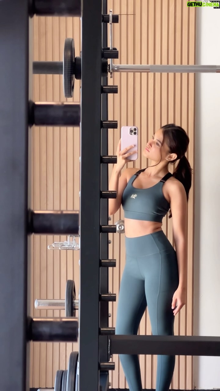 Aayushi Verma - 317.4K Likes - workout with me 🎀💪🏼