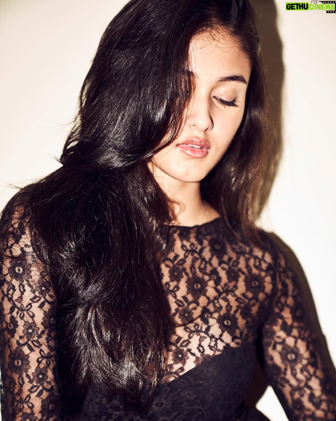 Aayushi Verma - 243.3K Likes - I’d rather be famous instead.

📸: @pradhumna.sharma