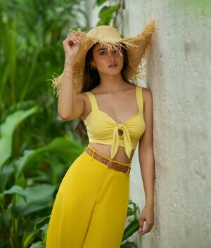 Aayushi Verma Instagram - straw hats & glossy lips 👒