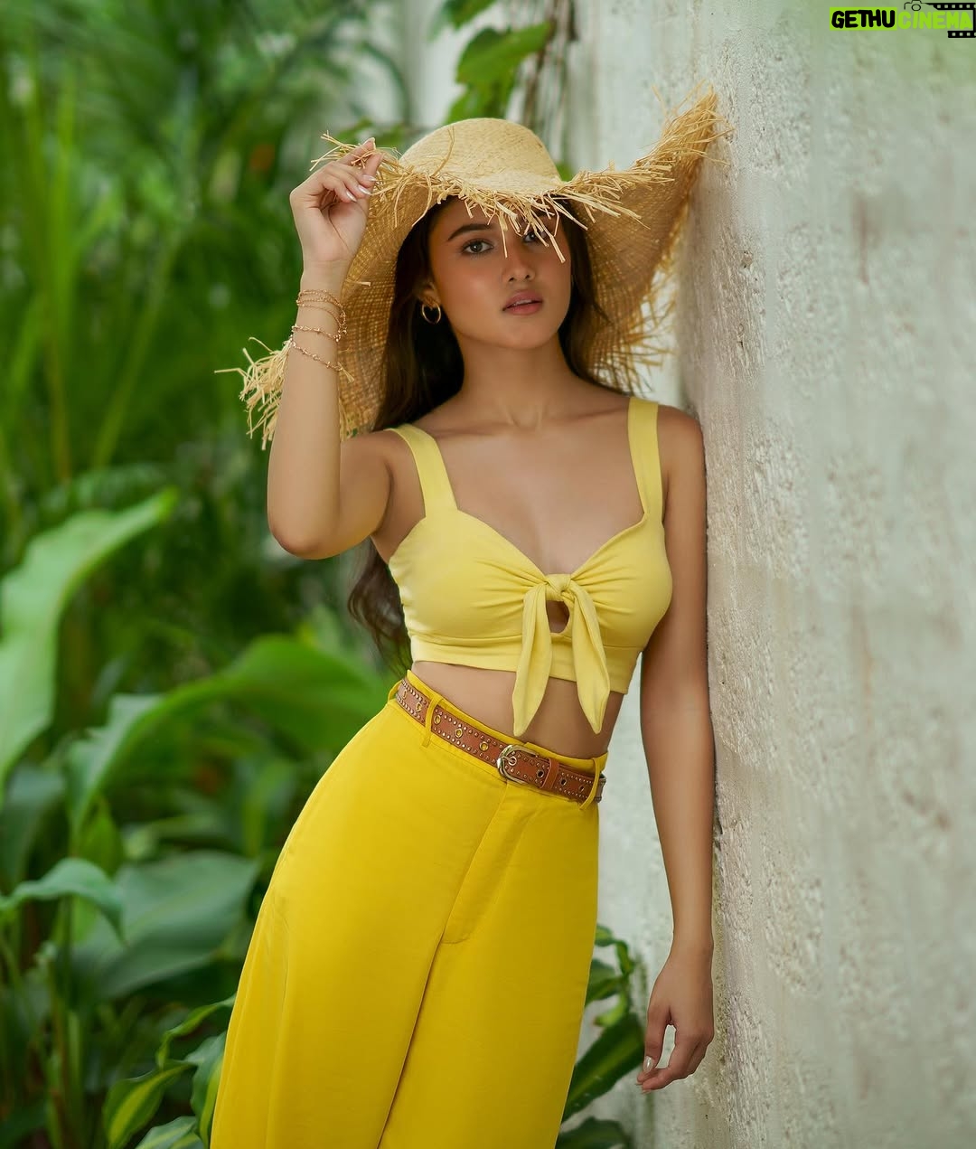 Aayushi Verma - 329K Likes - straw hats & glossy lips 👒