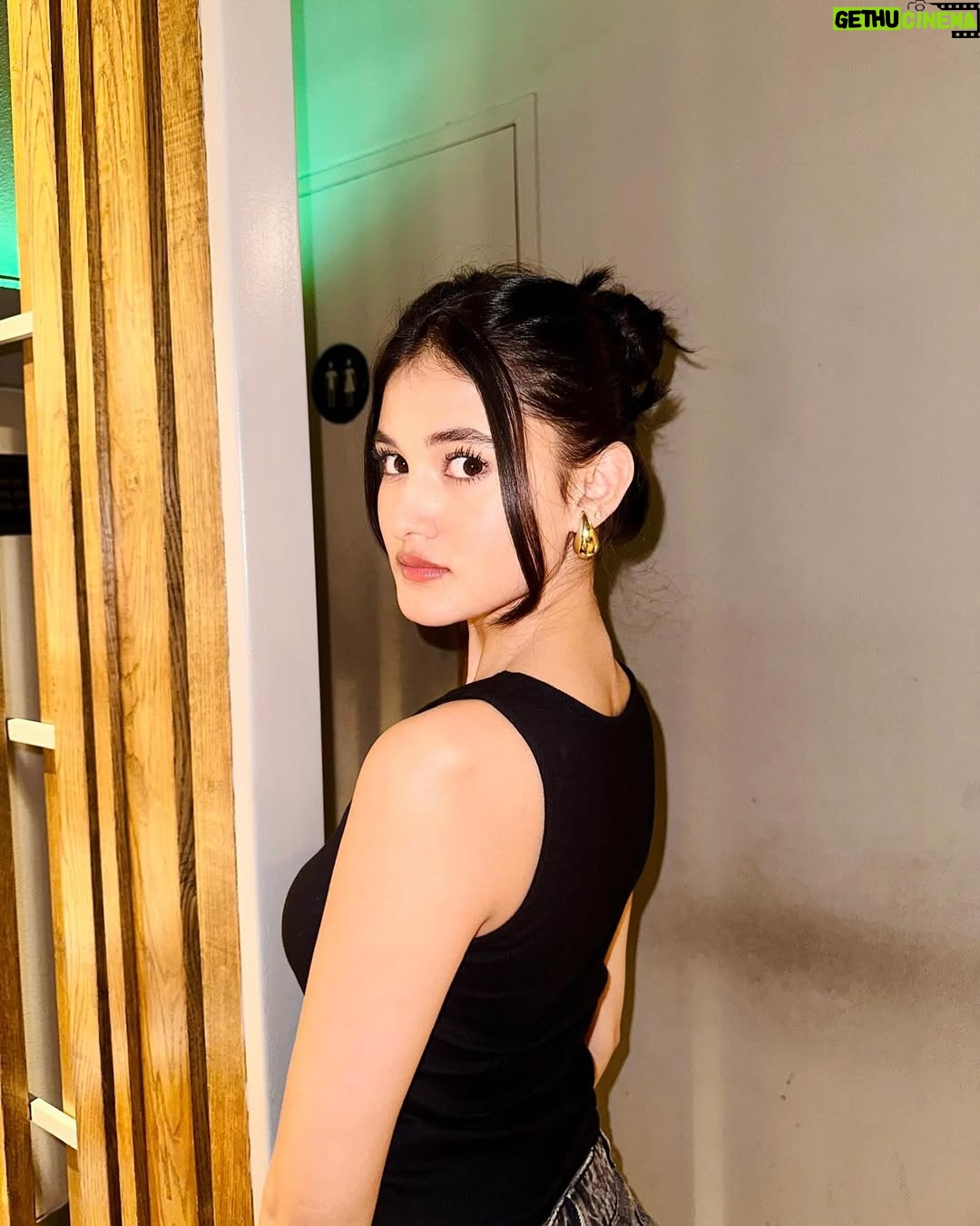 Aayushi Verma - 210.2K Likes - GLOSSSSS