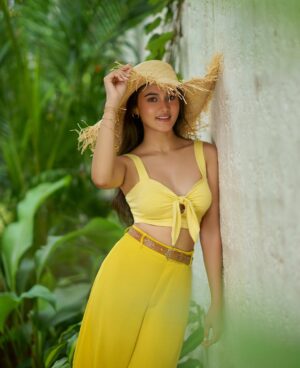 Aayushi Verma Instagram - straw hats & glossy lips 👒