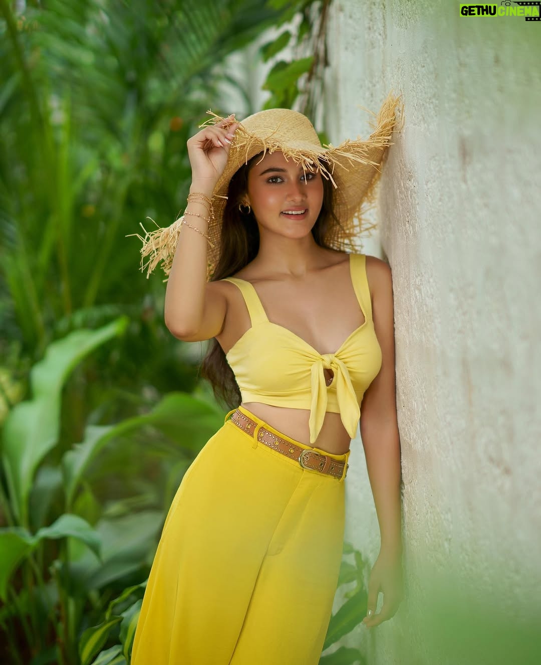 Aayushi Verma - 329K Likes - straw hats & glossy lips 👒